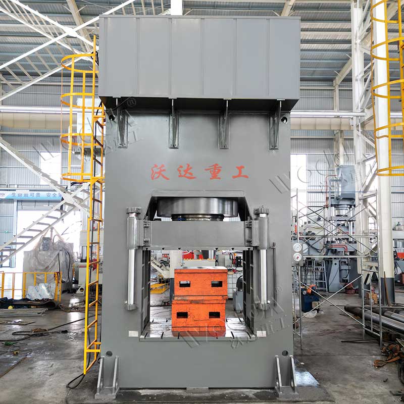 1800噸框架式液壓機(jī) 1800噸框架式液壓機(jī)