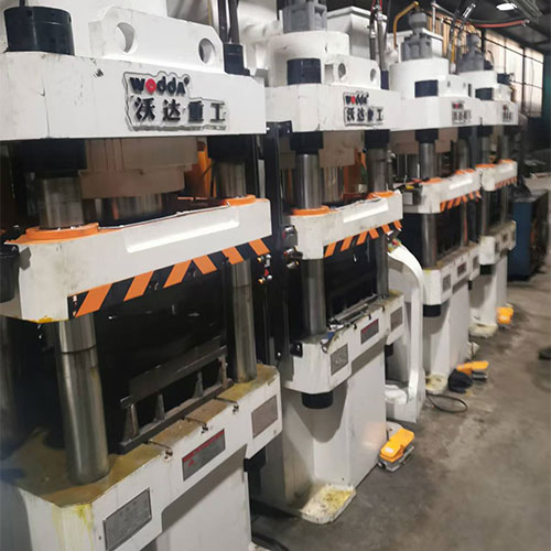 200噸熱鍛摩托車(chē)剎車(chē)盤(pán)成型液壓機(jī)