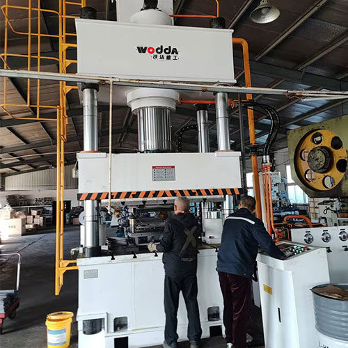 500噸汽車底盤配件成型液壓機(jī)