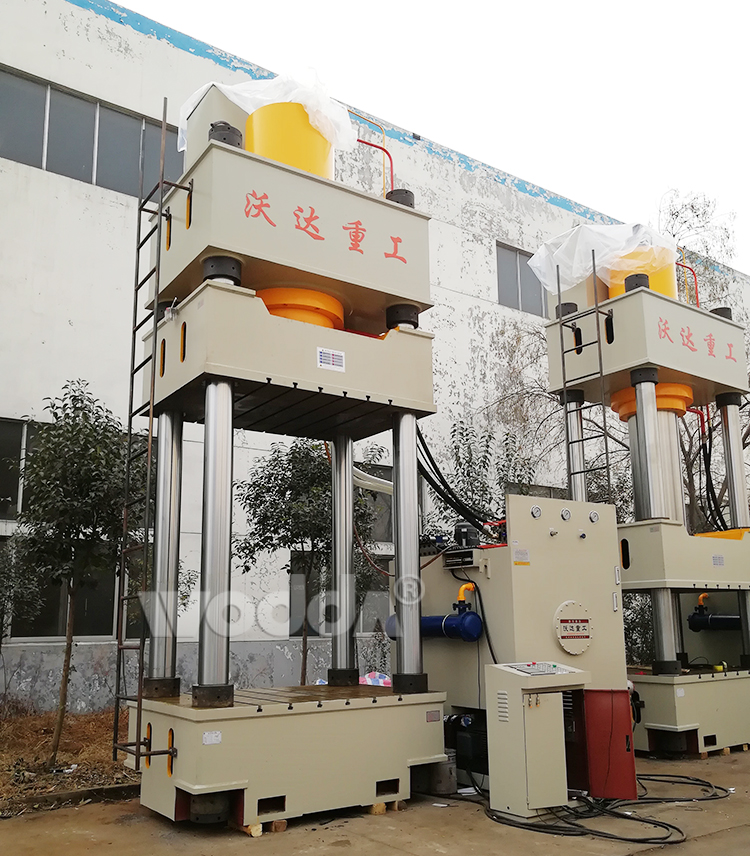 1000噸三梁四柱液壓機 1000噸三梁四柱液壓機