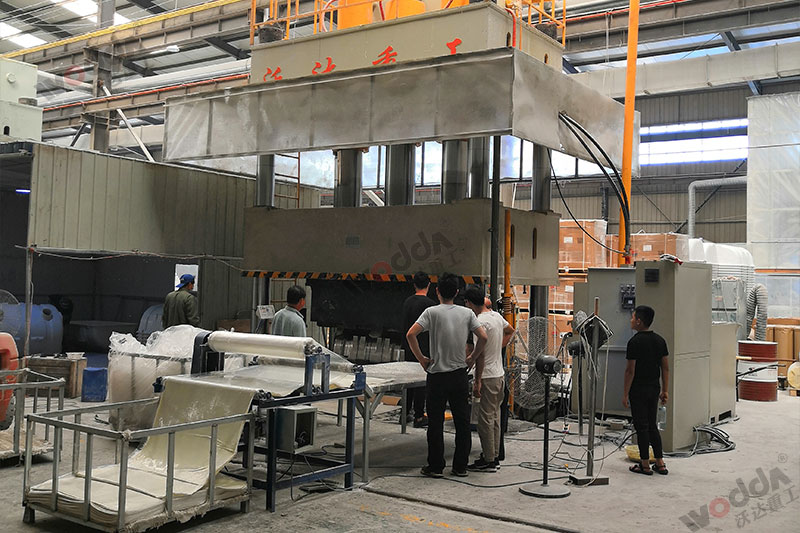 生產(chǎn)2立方玻璃鋼化糞池設(shè)備_2000噸四柱液壓機(jī)_液壓機(jī)廠家 生產(chǎn)2立方玻璃鋼化糞池設(shè)備_2000噸四柱液壓機(jī)_液壓機(jī)廠家