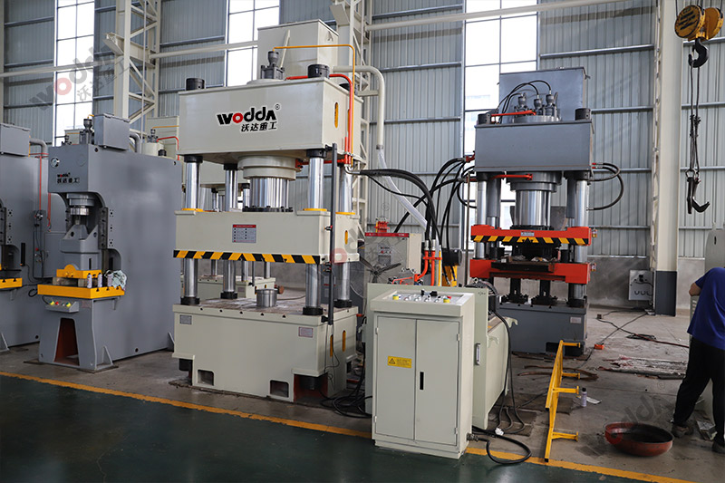 400噸不銹鋼水箱板液壓機 400噸不銹鋼水箱板液壓機