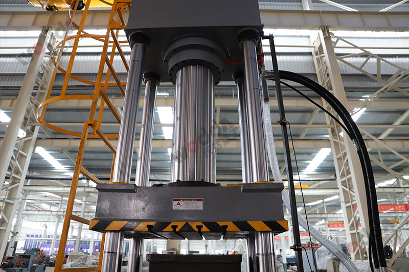 315噸耐火材料液壓機(jī) 315噸耐火材料液壓機(jī)