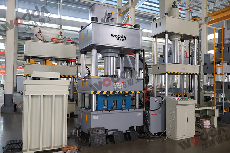 315噸樹脂井蓋成型液壓機(jī) 315噸樹脂井蓋成型液壓機(jī)