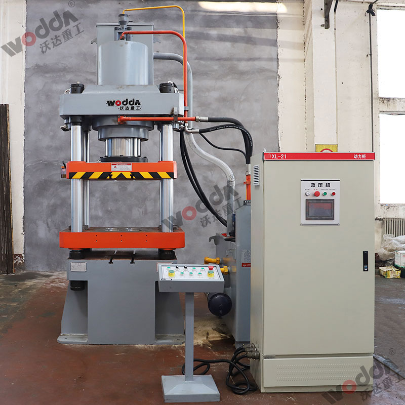 315噸鹽磚機(jī) 315噸鹽磚機(jī)