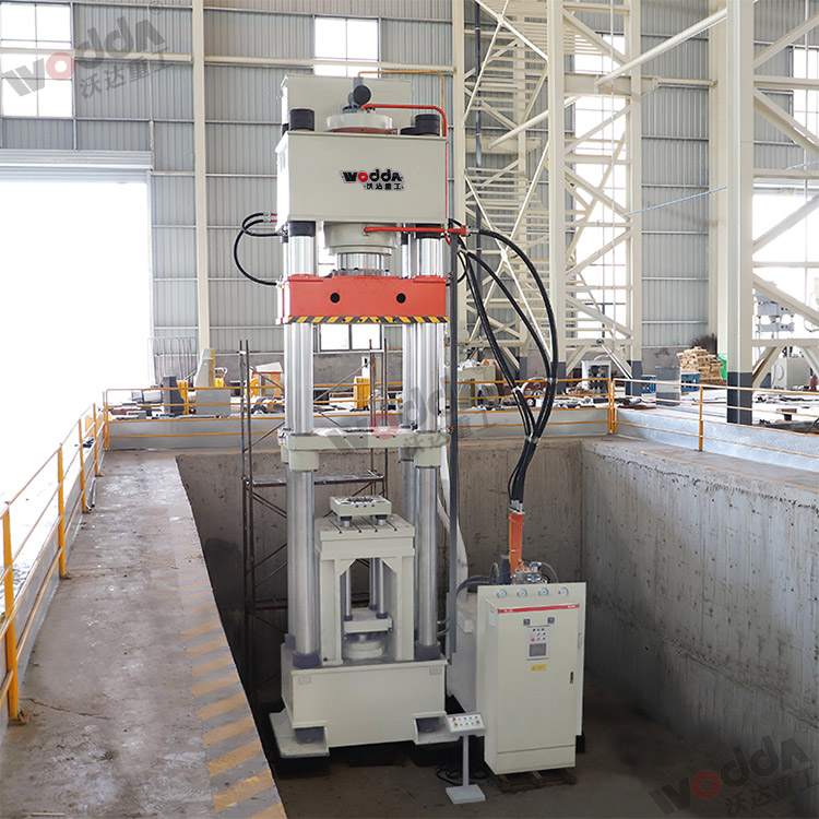 800噸匣缽液壓機(jī)(圖3) 800噸匣缽液壓機(jī)(圖3)