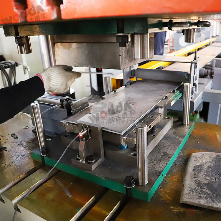 礦用錨桿托盤液壓機(jī)沖壓錨桿托盤現(xiàn)場(chǎng) 礦用錨桿托盤液壓機(jī)沖壓錨桿托盤現(xiàn)場(chǎng)