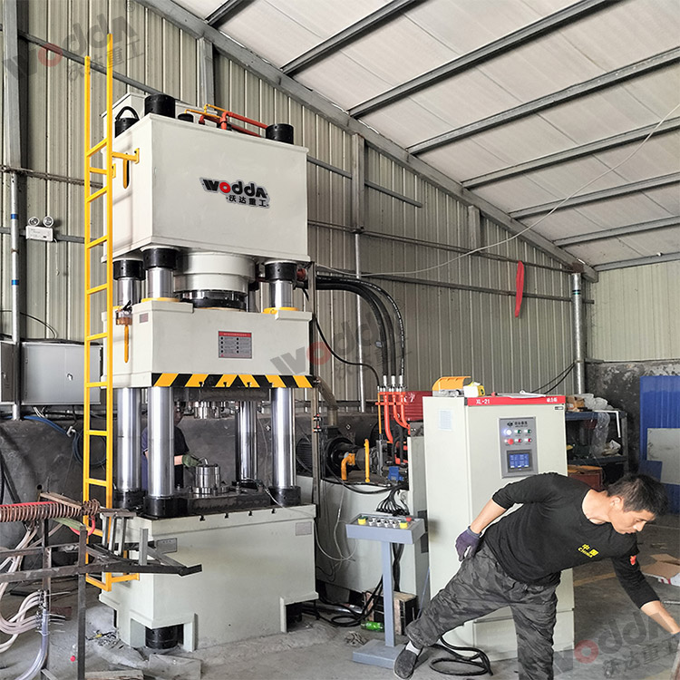 500噸熱模鍛液壓機(jī)(圖2) 500噸熱模鍛液壓機(jī)(圖2)