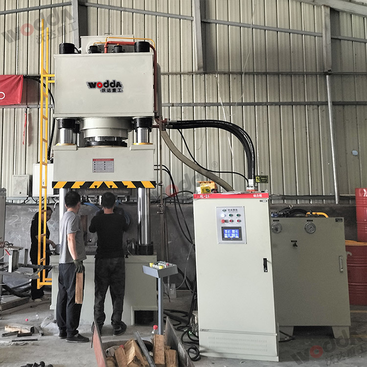 500噸熱模鍛液壓機(jī)(圖1) 500噸熱模鍛液壓機(jī)(圖1)