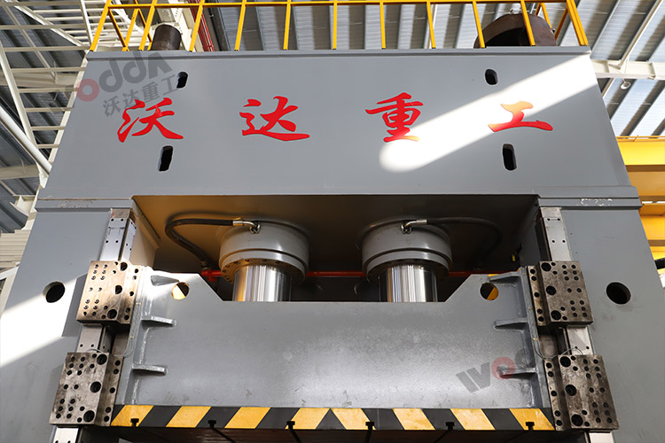 2000噸框架液壓機（滑塊、活塞）