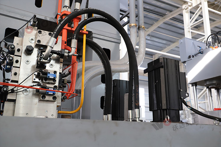 2000噸框架液壓機（插裝閥、伺服電機）