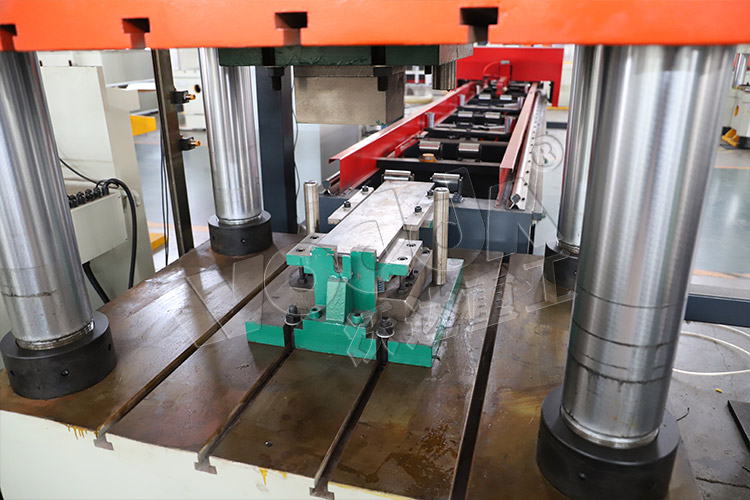 400噸錨桿托盤液壓機(jī)工作臺(tái) 400噸錨桿托盤液壓機(jī)工作臺(tái)