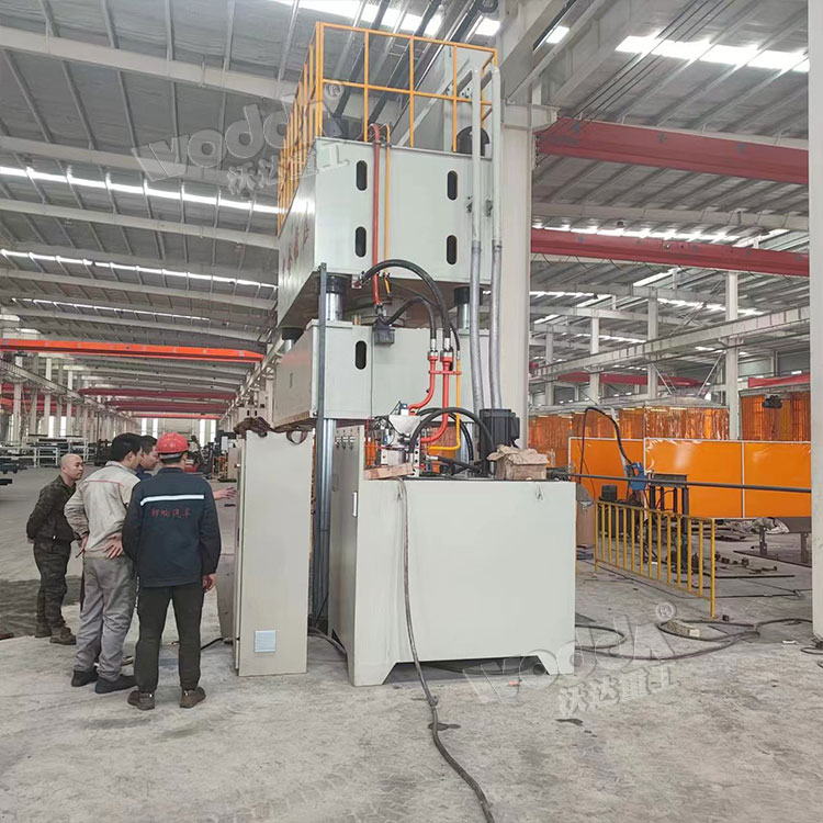 1000噸汽車配件拉伸液壓機(jī)客戶現(xiàn)場(chǎng).jpg 1000噸汽車配件拉伸液壓機(jī)客戶現(xiàn)場(chǎng).jpg