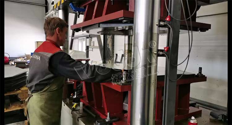 四柱液壓機拉伸灰斗車成型 四柱液壓機拉伸灰斗車成型