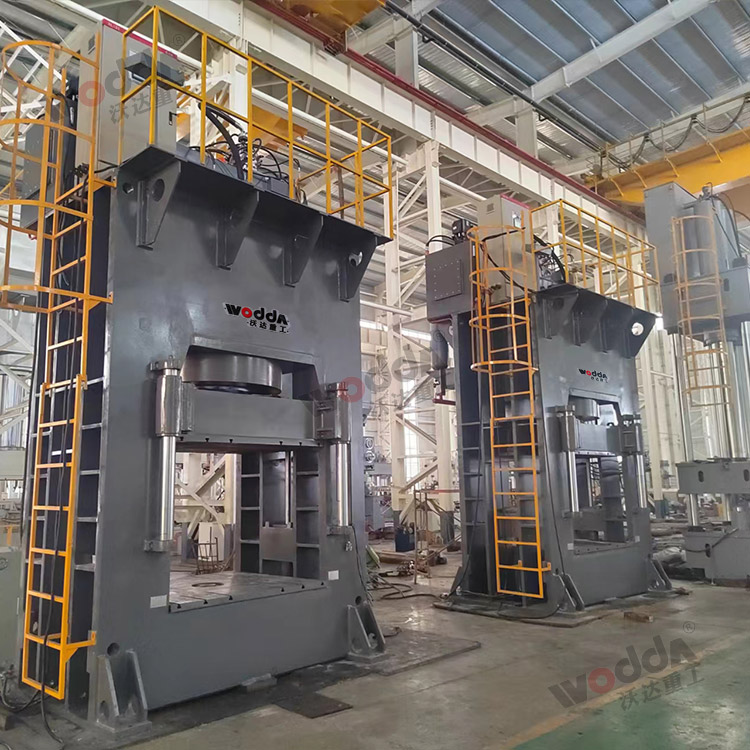 1800噸框架式液壓機(jī) 1800噸框架式液壓機(jī)