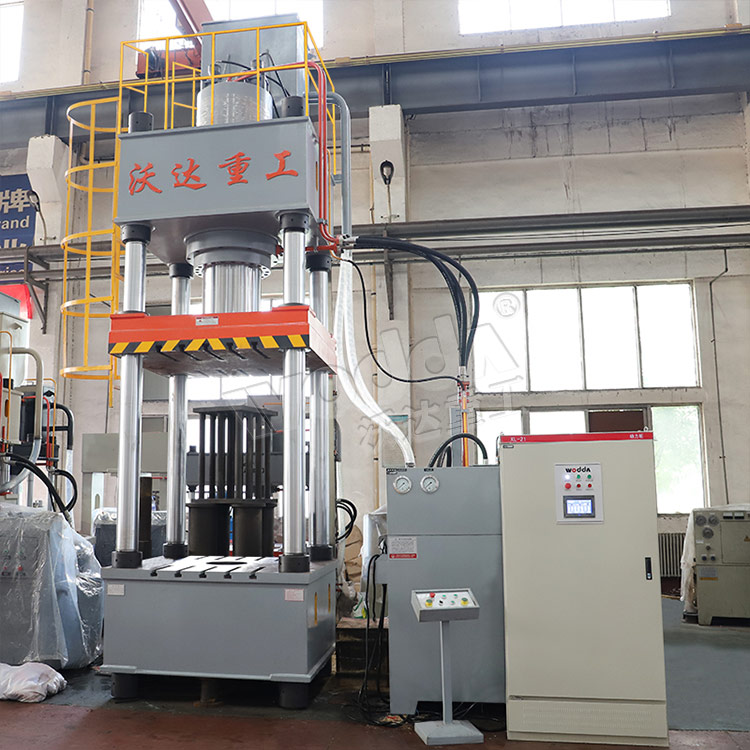 630噸四柱液壓機(jī) 630噸四柱液壓機(jī)