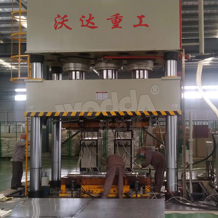 1500噸SMC玻璃鋼電纜橋架成型液壓機(jī) 1500噸SMC玻璃鋼電纜橋架成型液壓機(jī)