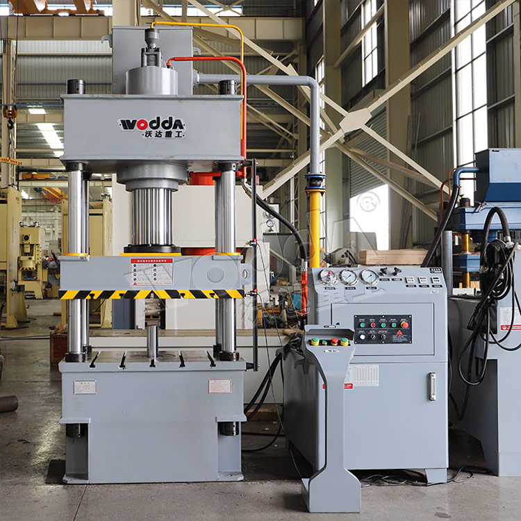 四柱液壓機(jī) 四柱液壓機(jī)