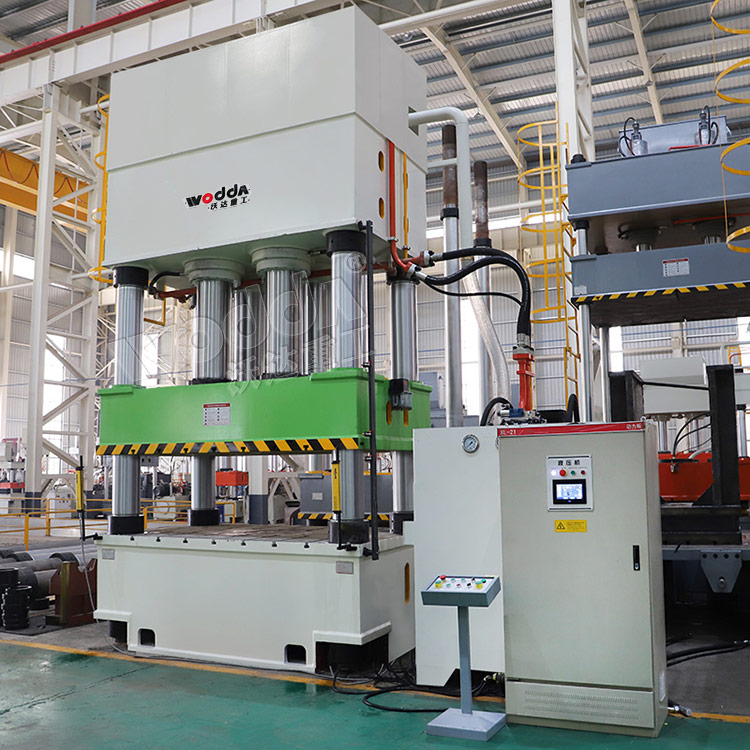 1000噸木屑托盤四柱液壓機(jī) 1000噸木屑托盤四柱液壓機(jī)