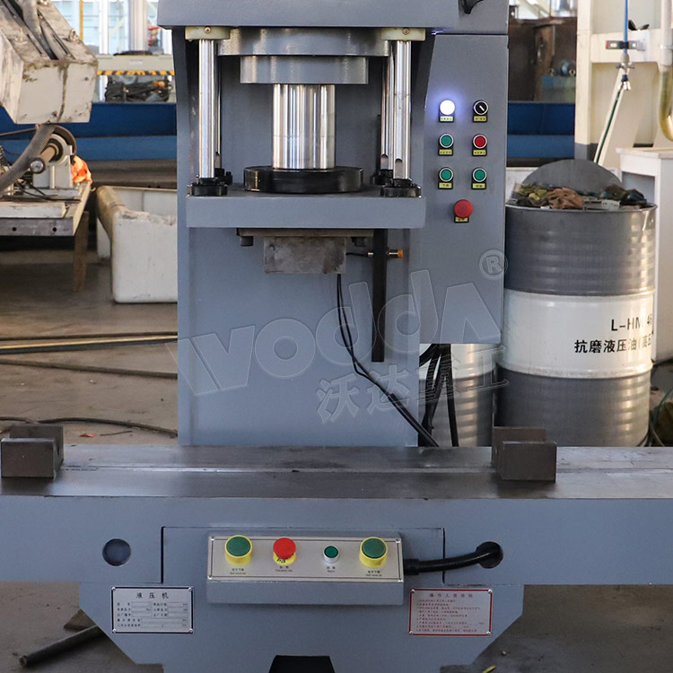 63噸單臂液壓機細節(jié) 63噸單臂液壓機細節(jié)