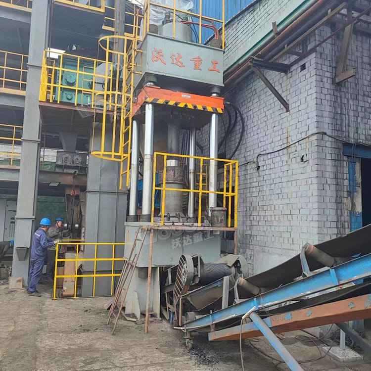 630噸活性炭成型液壓機客戶現(xiàn)場