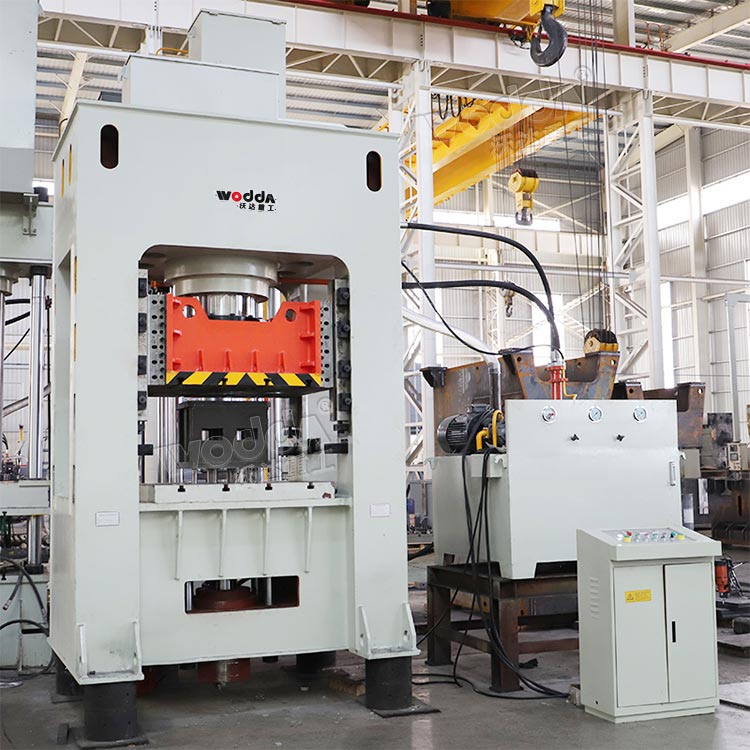 630噸框架式液壓機(jī)車間實(shí)拍圖 630噸框架式液壓機(jī)車間實(shí)拍圖