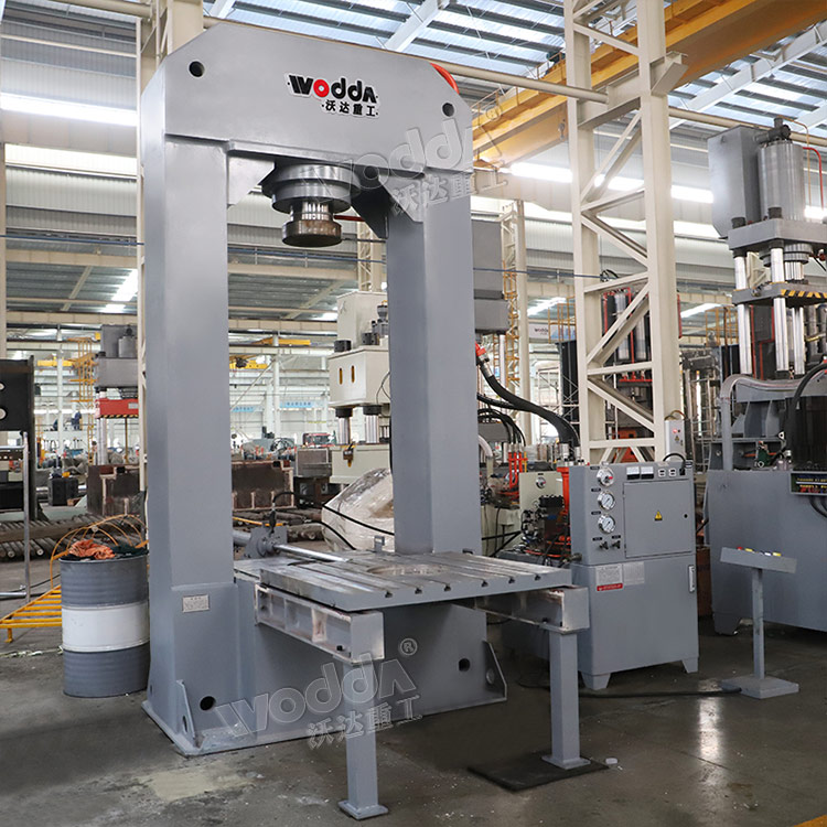 315噸龍門液壓機(jī) 315噸龍門液壓機(jī)