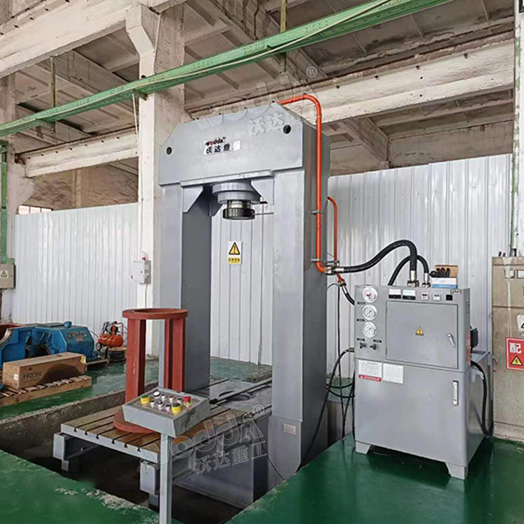 315噸龍門式電機(jī)軸承壓裝機(jī) 315噸龍門式電機(jī)軸承壓裝機(jī)