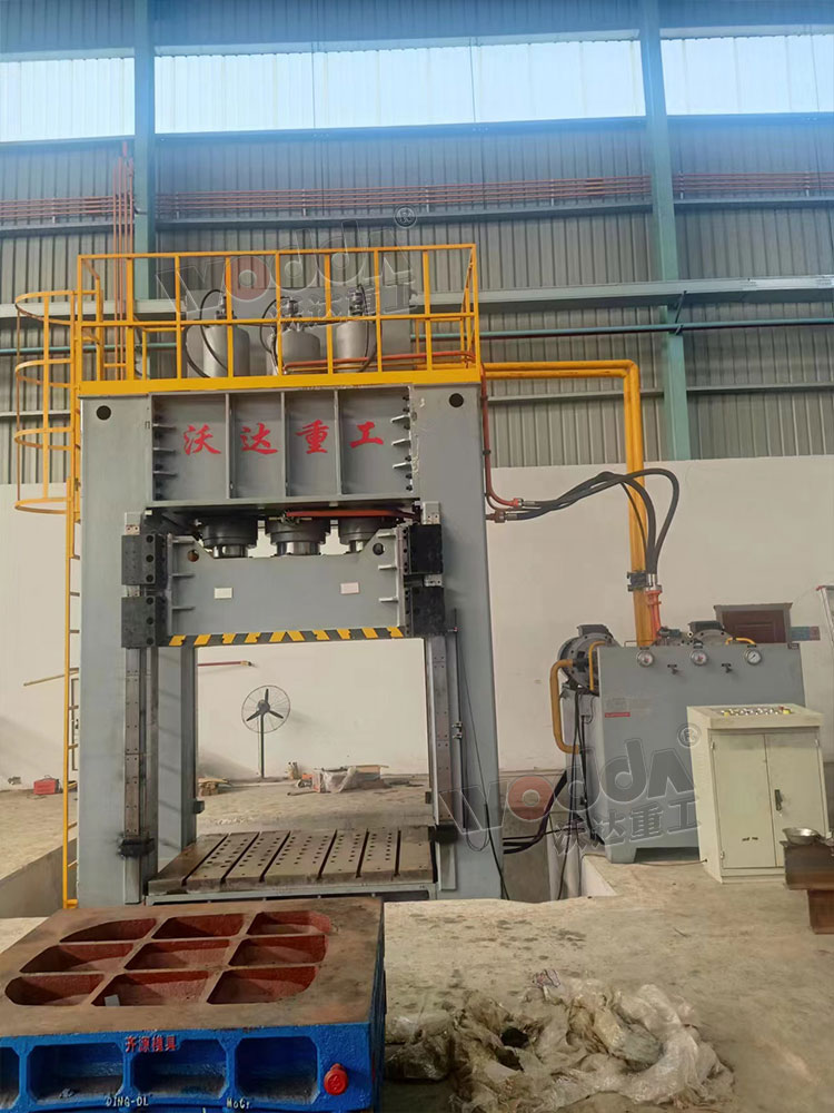 800噸框架式液壓機客戶現(xiàn)場 800噸框架式液壓機客戶現(xiàn)場