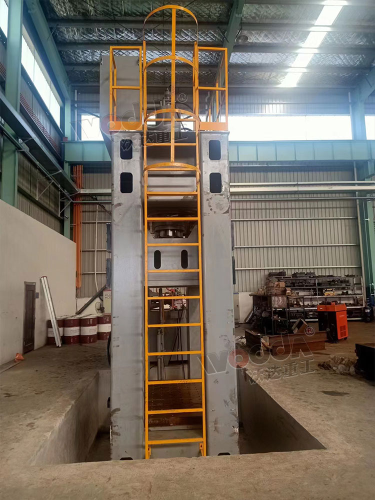 800噸框架式液壓機現(xiàn)場調試 800噸框架式液壓機現(xiàn)場調試