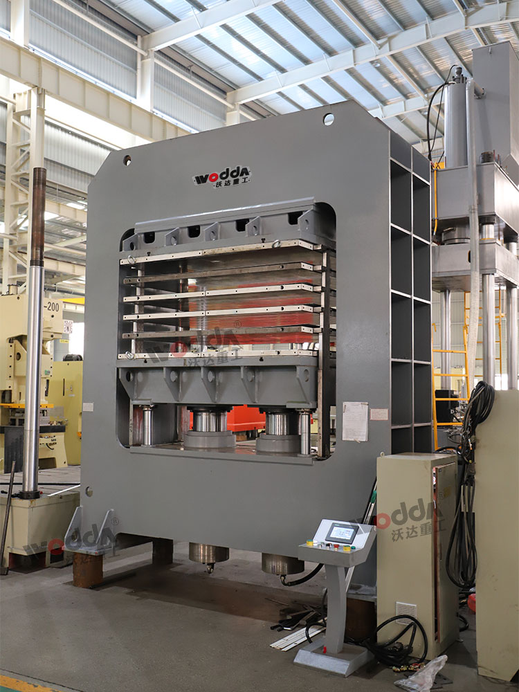 400噸復(fù)合板材多層熱壓機 400噸復(fù)合板材多層熱壓機