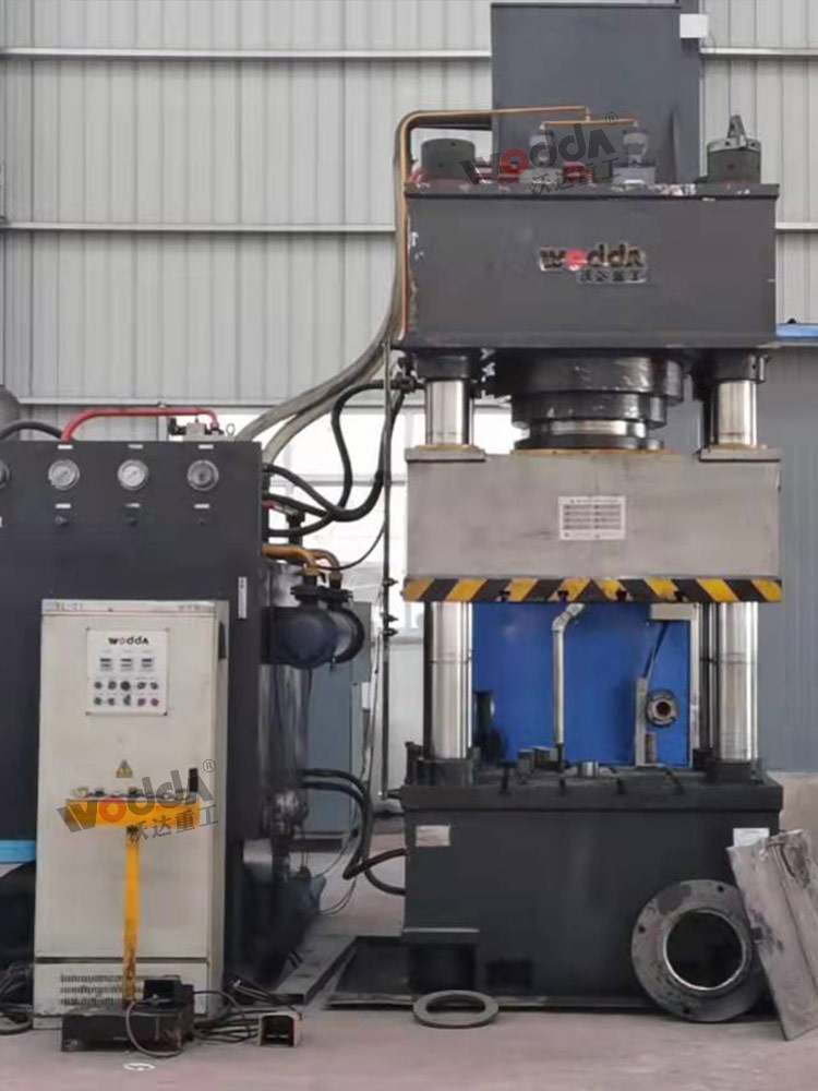 1000噸熱模鍛液壓機(jī) 1000噸熱模鍛液壓機(jī)