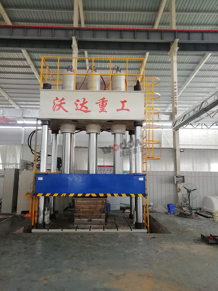 1000噸玻璃鋼化糞池液壓機(jī) 1000噸玻璃鋼化糞池液壓機(jī)