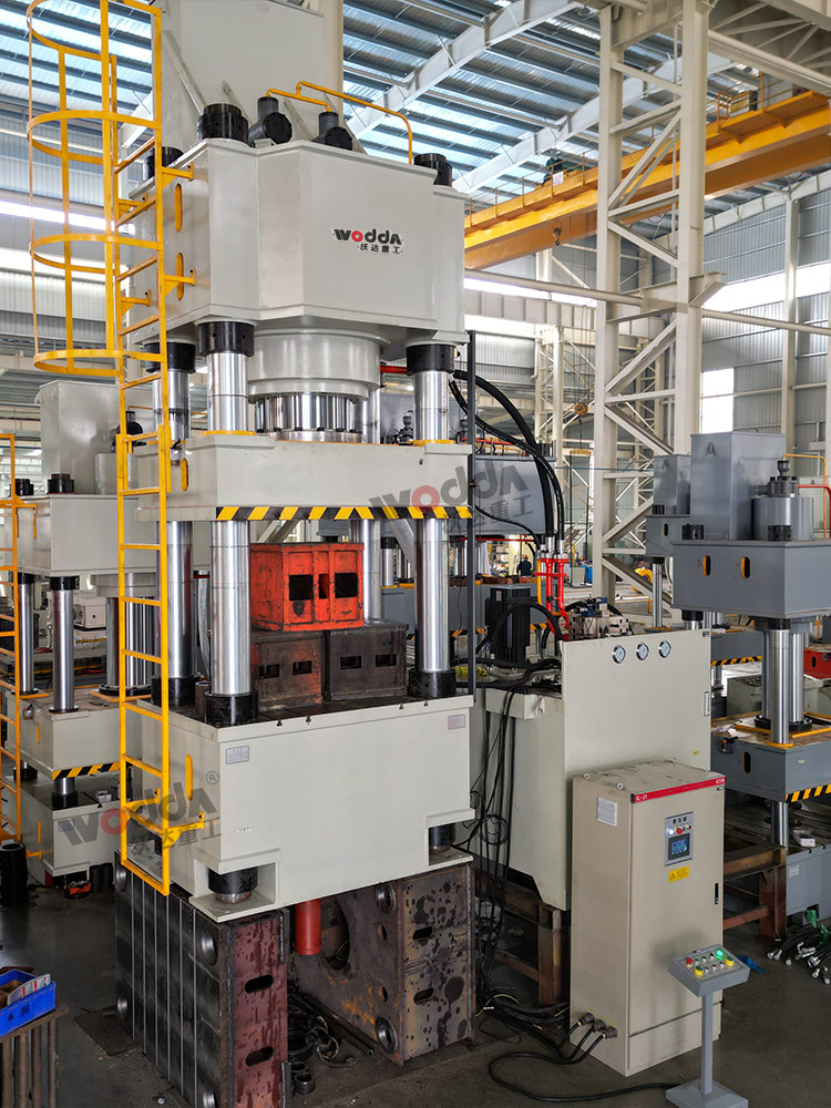 1000噸陶瓷粉末成型液壓機(jī) 1000噸陶瓷粉末成型液壓機(jī)