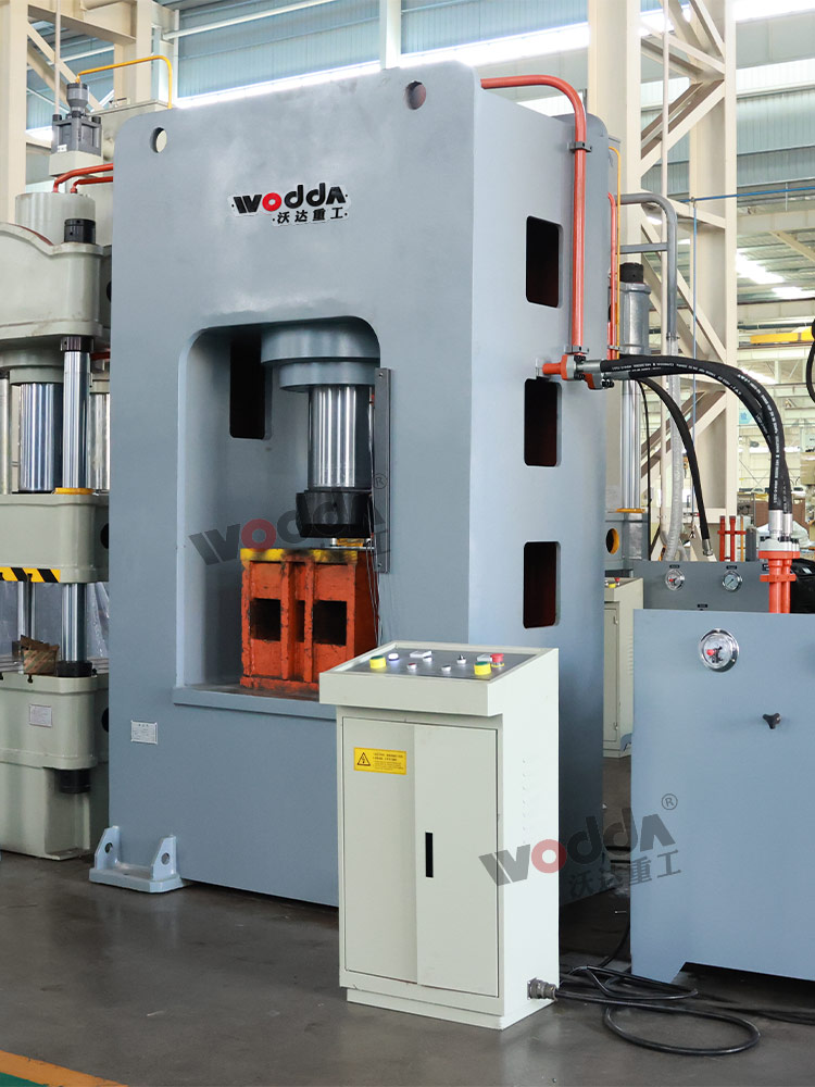 500噸龍門式壓裝液壓機(jī) 500噸龍門式壓裝液壓機(jī)