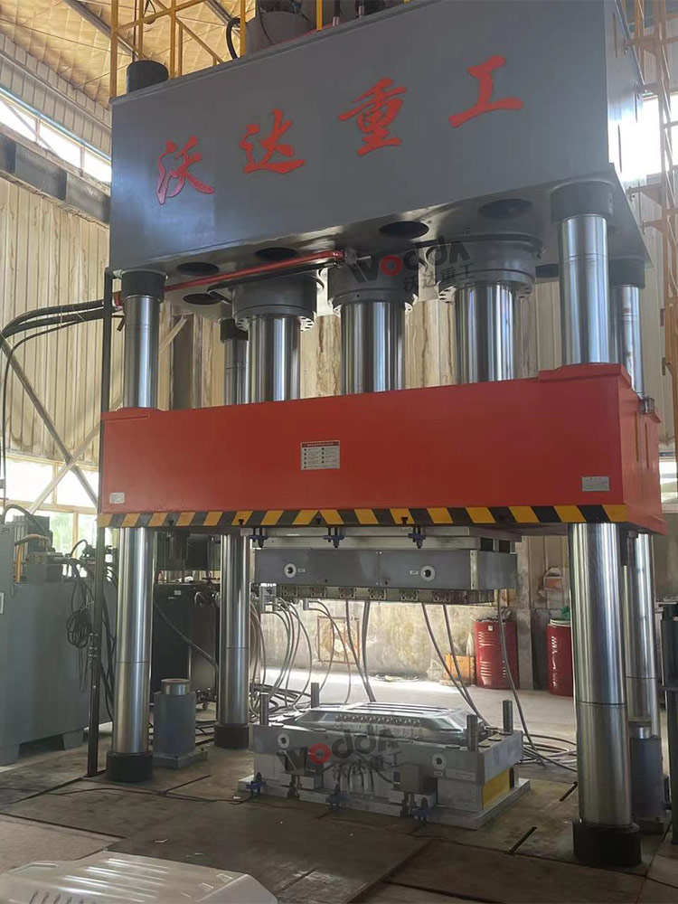 1500噸汽車配件成型液壓機(jī)客戶現(xiàn)場(chǎng) 1500噸汽車配件成型液壓機(jī)客戶現(xiàn)場(chǎng)