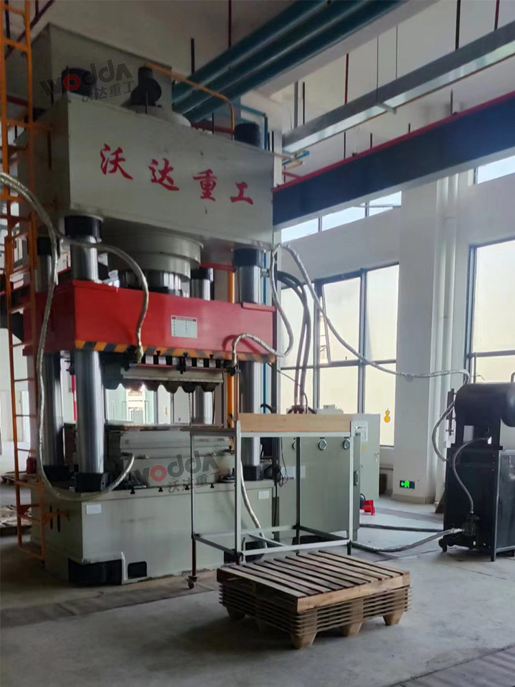 1000噸木屑托盤液壓機(jī)客戶現(xiàn)場(chǎng) 1000噸木屑托盤液壓機(jī)客戶現(xiàn)場(chǎng)