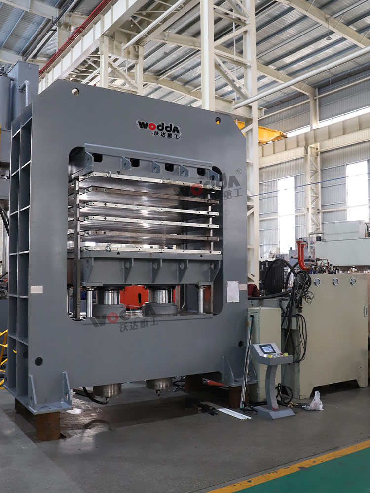 400噸復(fù)合板材多層熱壓機車間實拍 400噸復(fù)合板材多層熱壓機車間實拍