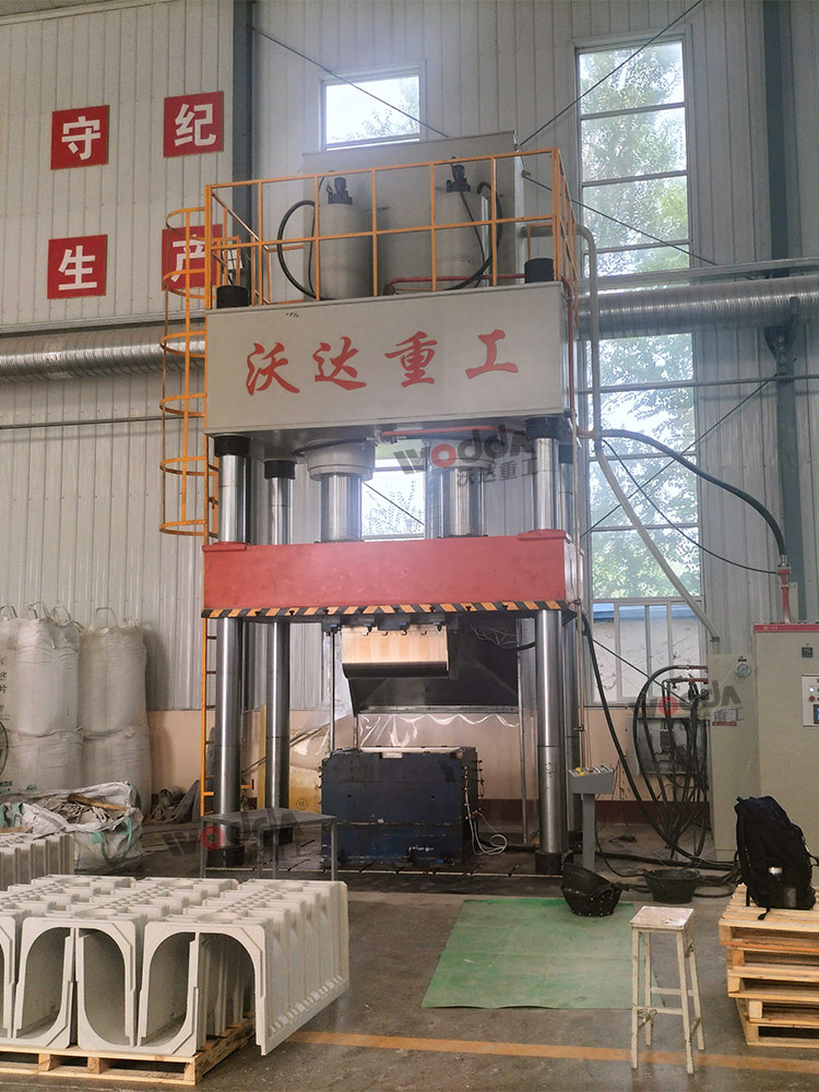 800噸液壓機(jī) 800噸液壓機(jī)