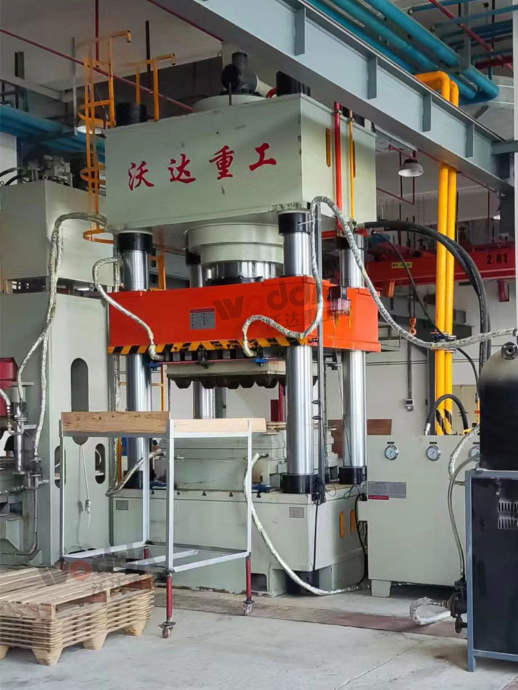 四柱式木屑托盤成型液壓機(jī) 四柱式木屑托盤成型液壓機(jī)