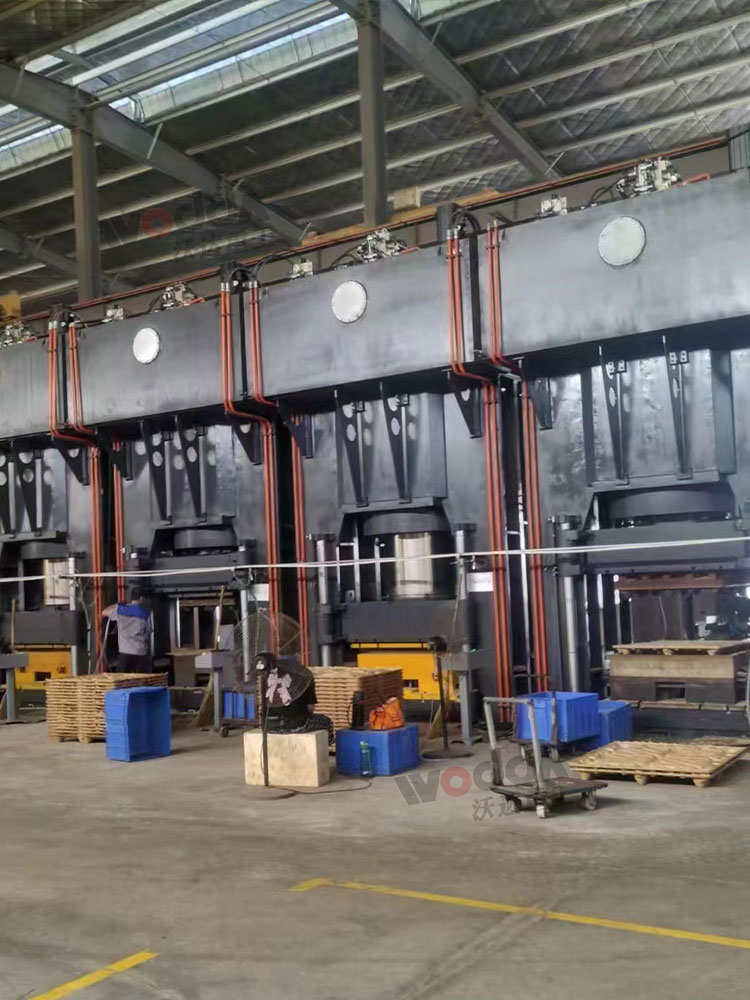 框架式木屑托盤成型液壓機(jī)客戶現(xiàn)場(chǎng).jpg 框架式木屑托盤成型液壓機(jī)客戶現(xiàn)場(chǎng).jpg