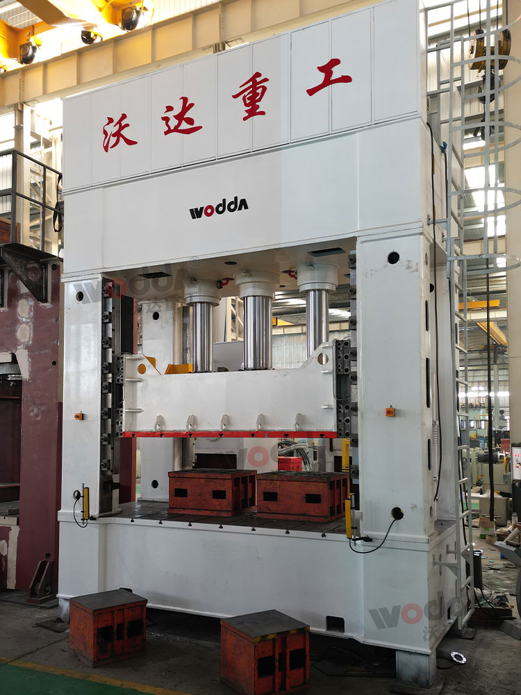 630噸框架式液壓機(jī) 630噸框架式液壓機(jī)