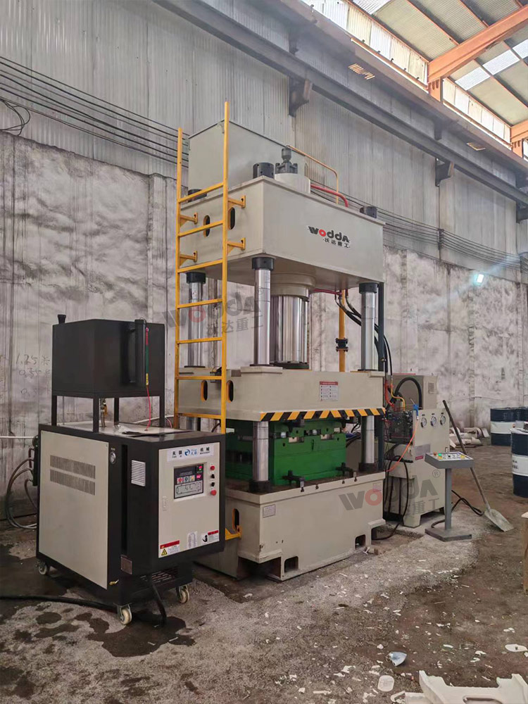 315噸四柱液壓機模壓石英石水槽客戶車間 315噸四柱液壓機模壓石英石水槽客戶車間