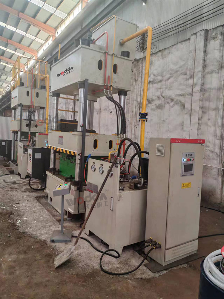 400噸石英石水槽液壓機 400噸石英石水槽液壓機