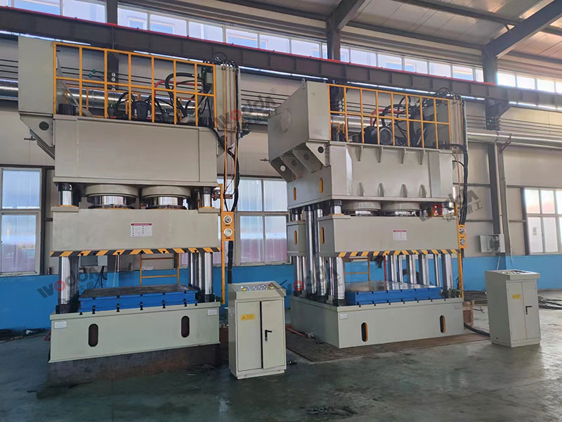 聚丙烯壓濾板成型液壓機(jī)現(xiàn)場(chǎng).jpg 聚丙烯壓濾板成型液壓機(jī)現(xiàn)場(chǎng).jpg