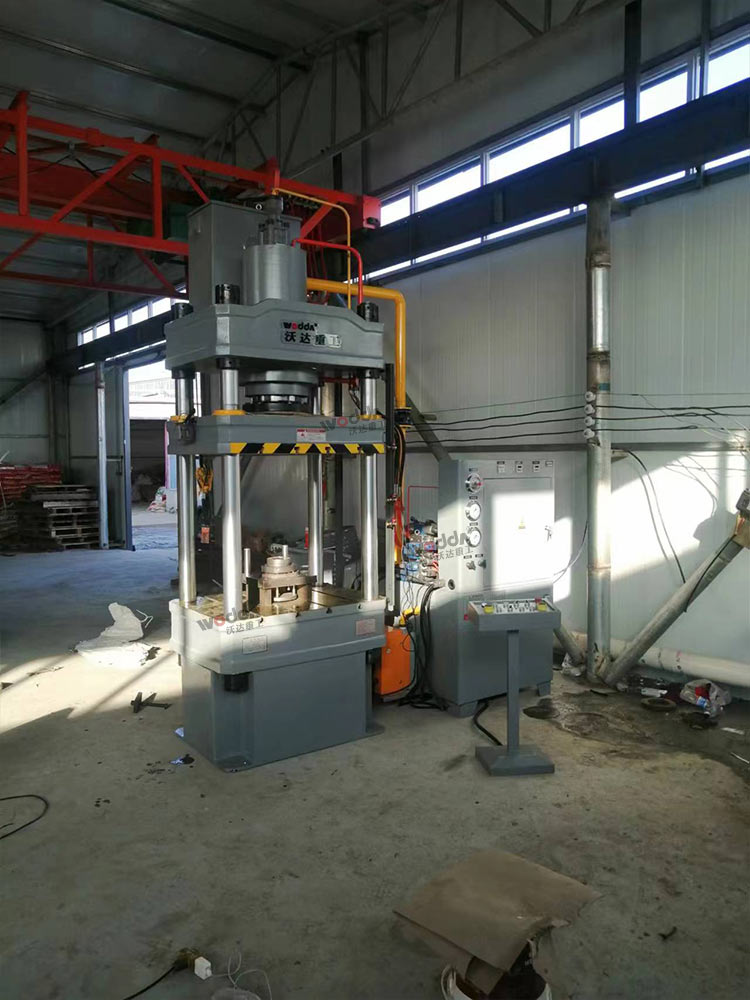 200噸沖壓電動三輪車配件成型液壓機 200噸沖壓電動三輪車配件成型液壓機