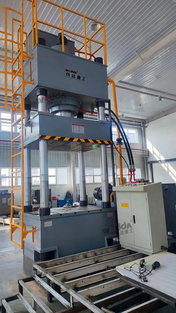 500噸三梁四柱液壓機(jī)客戶現(xiàn)場 500噸三梁四柱液壓機(jī)客戶現(xiàn)場