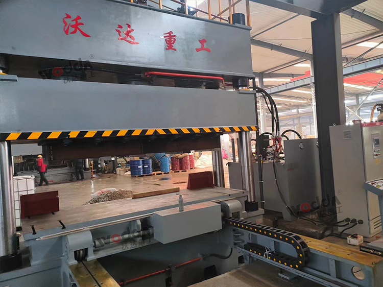 1200噸四柱液壓機(jī)現(xiàn)場調(diào)試 1200噸四柱液壓機(jī)現(xiàn)場調(diào)試