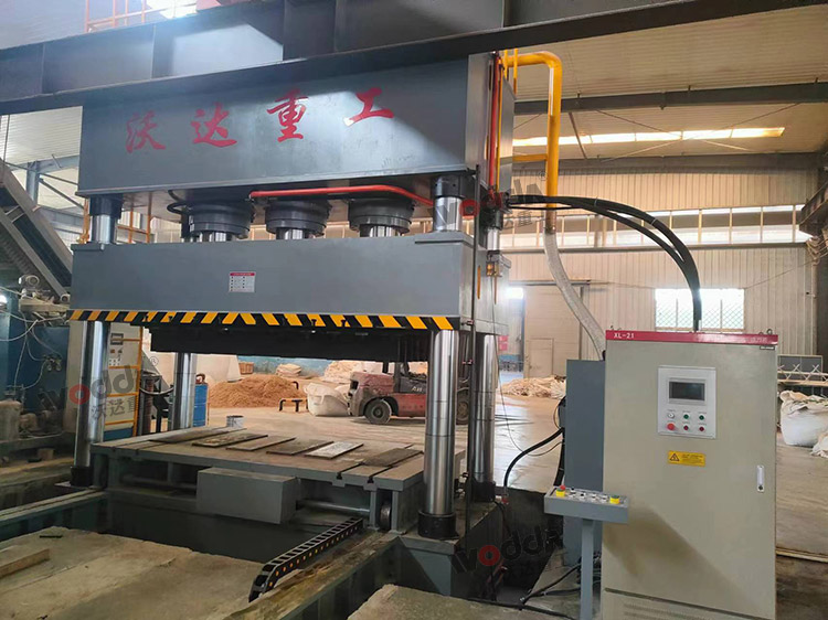 1200噸四柱液壓機(jī) 1200噸四柱液壓機(jī)