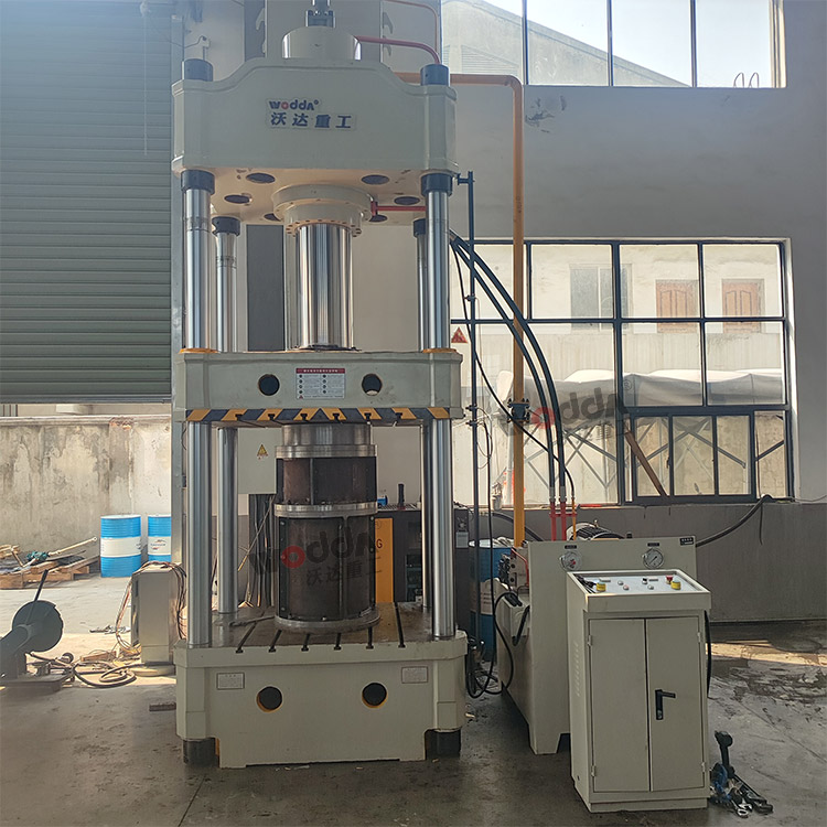 315噸四柱液壓機(jī)客戶現(xiàn)場(chǎng) 315噸四柱液壓機(jī)客戶現(xiàn)場(chǎng)